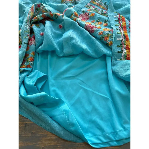 Figueroa & Flower 1X Light Blue Floral Embroidery Button Down Tunic - Picture 7 of 11